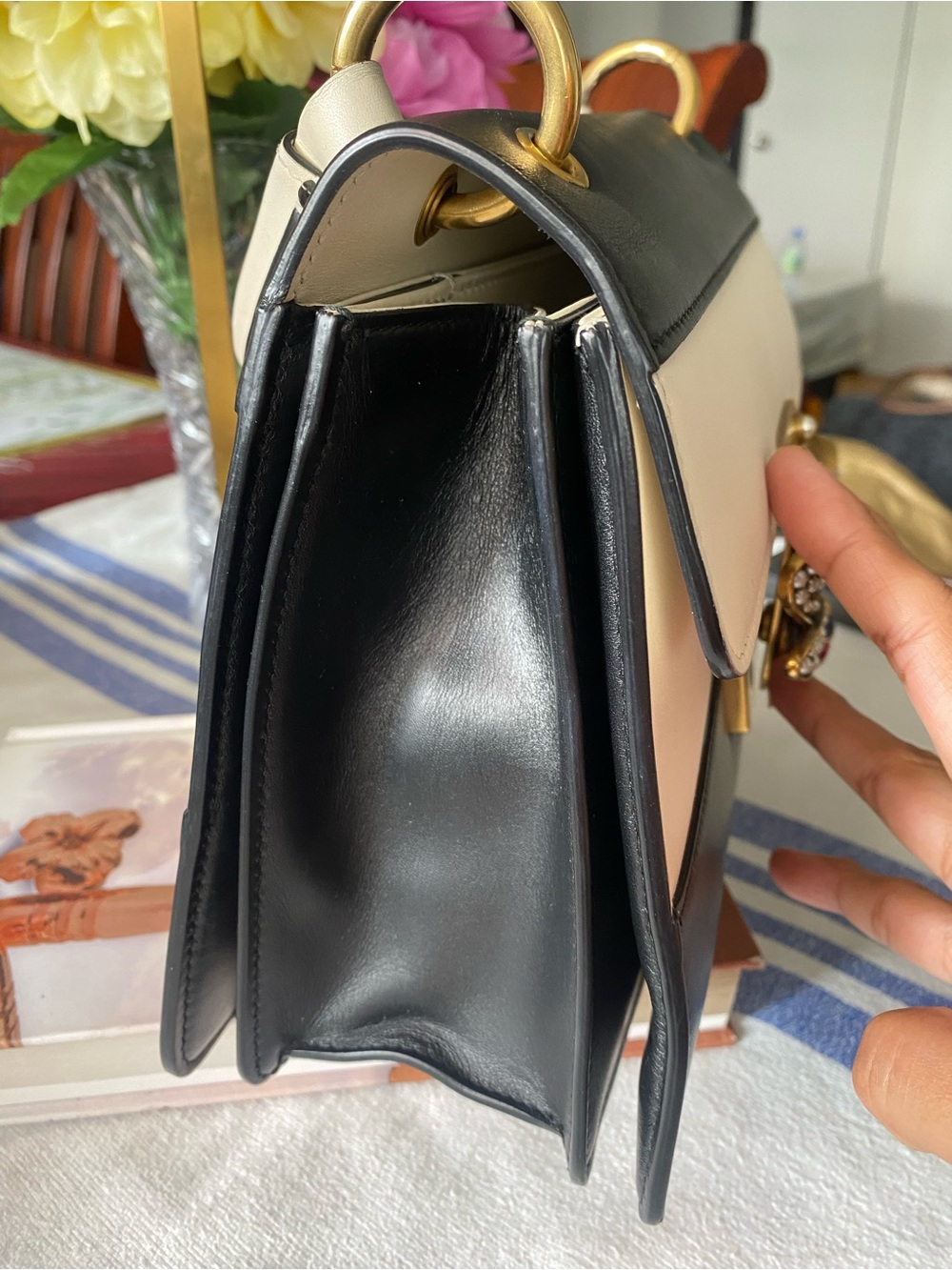 Gucci Black and Cream Top-Handle Satchel with Jeweled Bee Detail - Picture 8 of 12